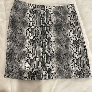 So Nikki Girls Skirt Snakeskin Print Size Large